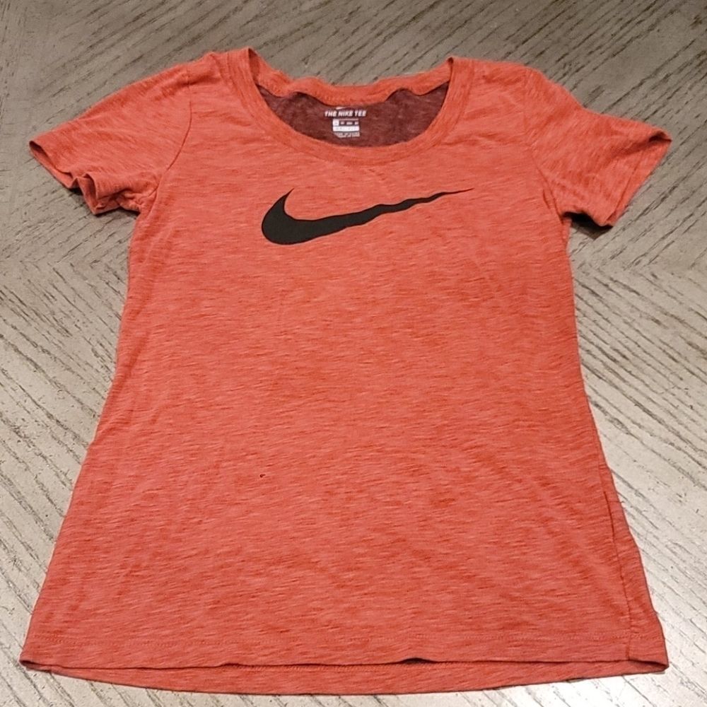 Womens nike t-shirt size XS 🧡